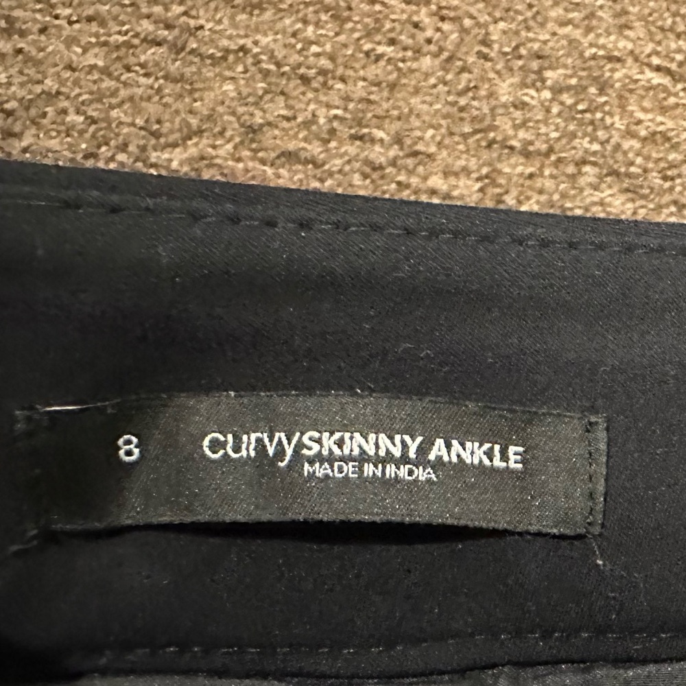 Like NEW! Women's LOFT Curvy Skinny ankle Black Pants Sz 8 - Picture 2 of 5